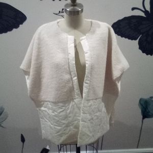 Marcus Adler Poncho One Size is yours!